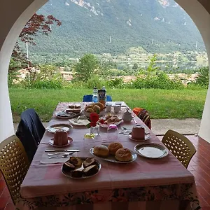 Le Rose , Crone Italia